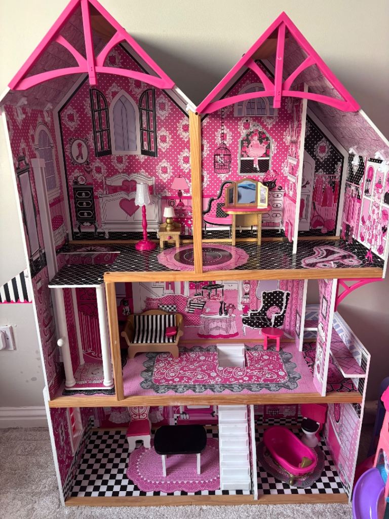Large dolls house 