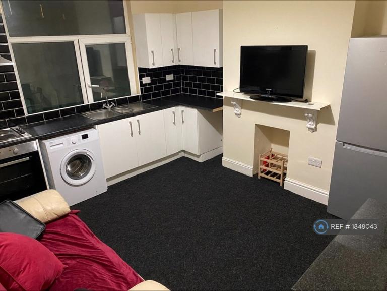 2 bedroom flat in Crookes Valley Road, Sheffield, S10 (2 bed) (#1848043)