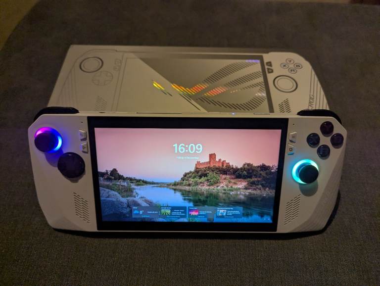 ROG Ally Z1E handheld console pc (Model RC71L)