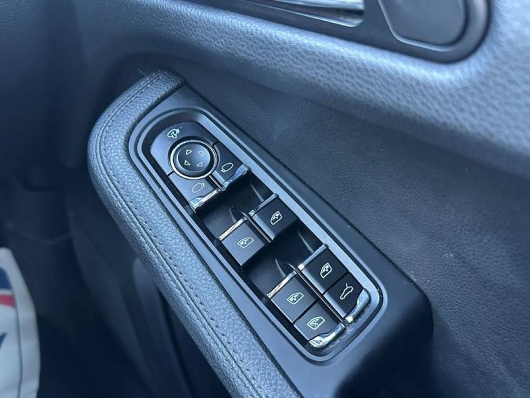 2018 Porsche Macan 2.0T SUV 5dr Petrol PDK 4WD Euro 6 (s/s) (252 ps) ESTATE Petrol Automatic