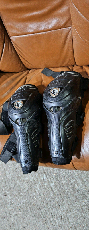 Wolf sport kneepads light with hinged knee cup.