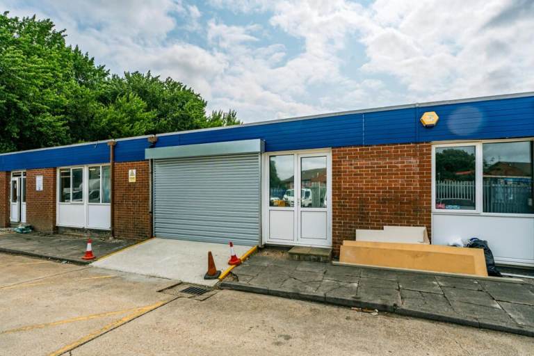 Industrial/Warehouse Unit To Let – 826 sq ft – Portsmouth (PO3) – £1,170 pcm