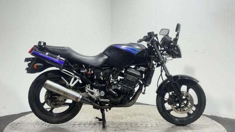 Kawasaki Ninja 250 R 1997 NON RUNNING CLASSIC PROJECT BIKE SPARES OR REPAIR 250C