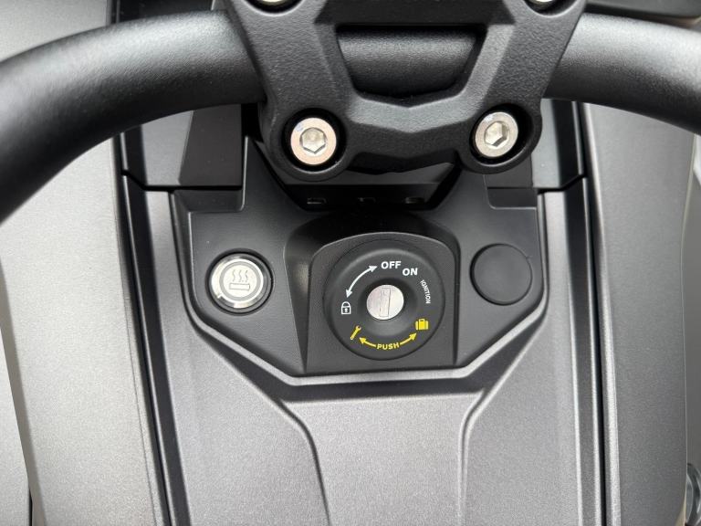 2025 Can-Am Spyder F3 Limited 1330cc 6 speed semiauto trike British Racing Green