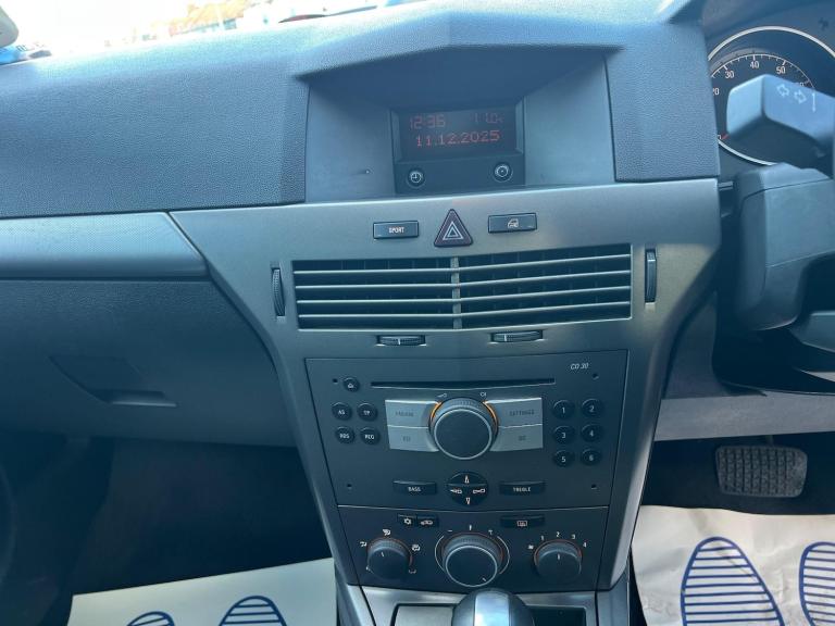 2006 Vauxhall Astra 1.8i 16V Design 5dr Auto HATCHBACK PETROL Automatic