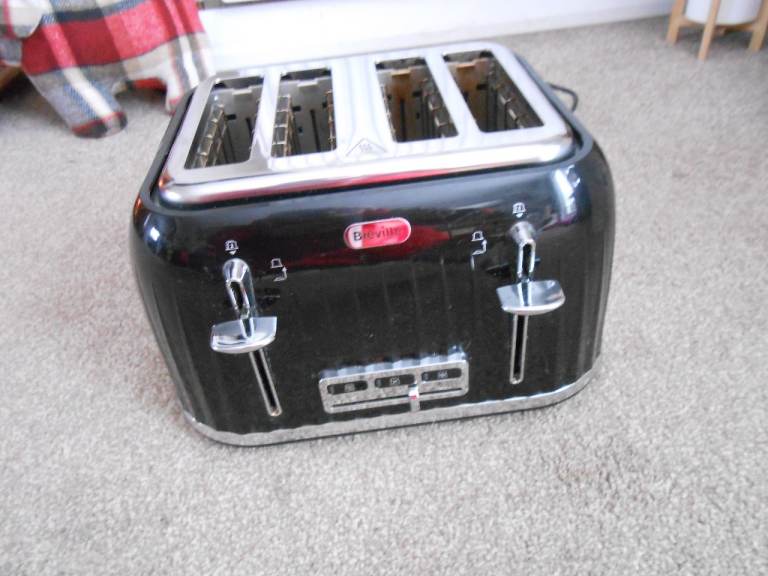 Breville 4 Slice Toaster - - £5 - - 