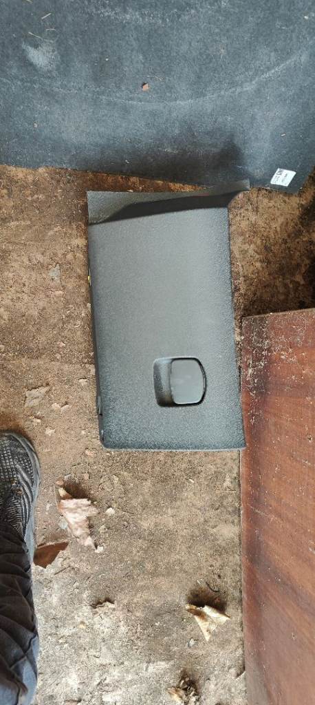 2009 corsa d life 1.2  5 door glovebox used 