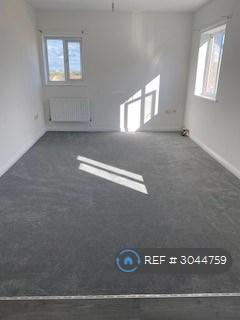 2 bedroom flat in Laindon, Basildon, SS15 (2 bed) (#3044759)
