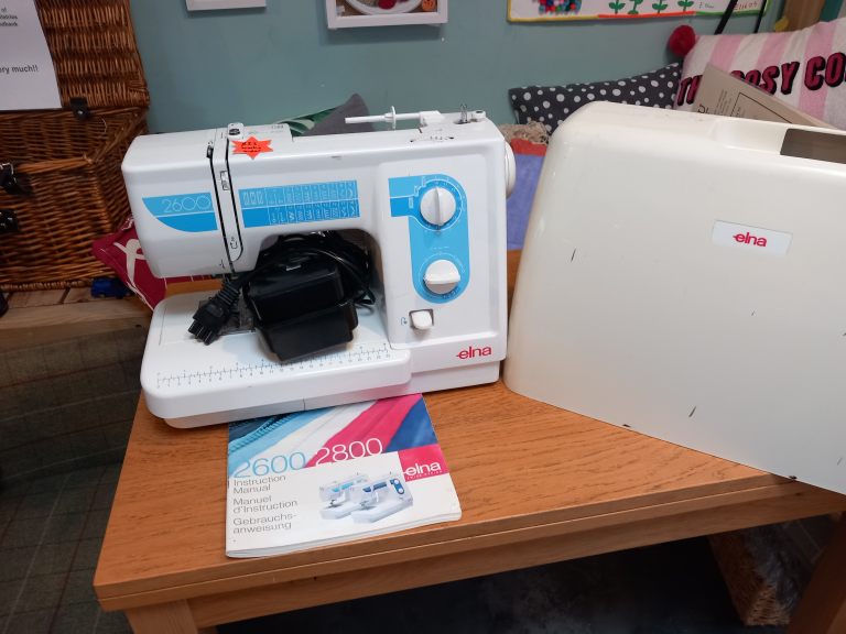 Elna Sewing Machine 2600/2800 – Good Working Order