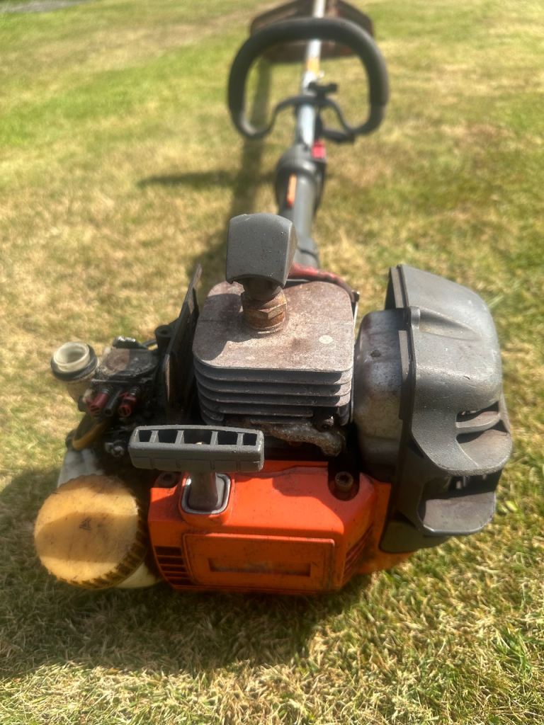 Husqvarna petrol strimmer trimmer diy garden tools Works fine  Spares or repairs 