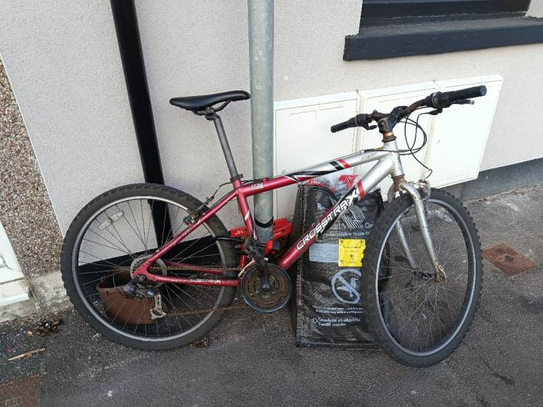 CROSS TRAX Mountain Bike – Red, Fair Condition