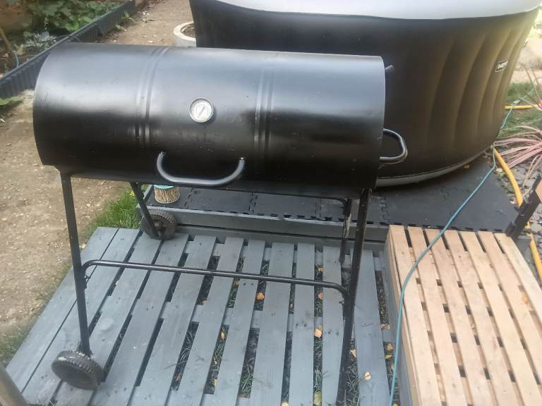 Black Barrel BBQ Smoker Grill with Thermometer