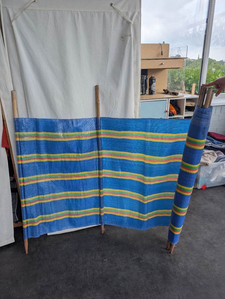 Free Beach windbreak 