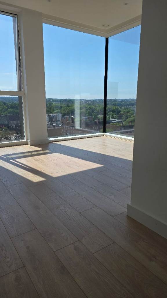 Wood floor fitter and painter