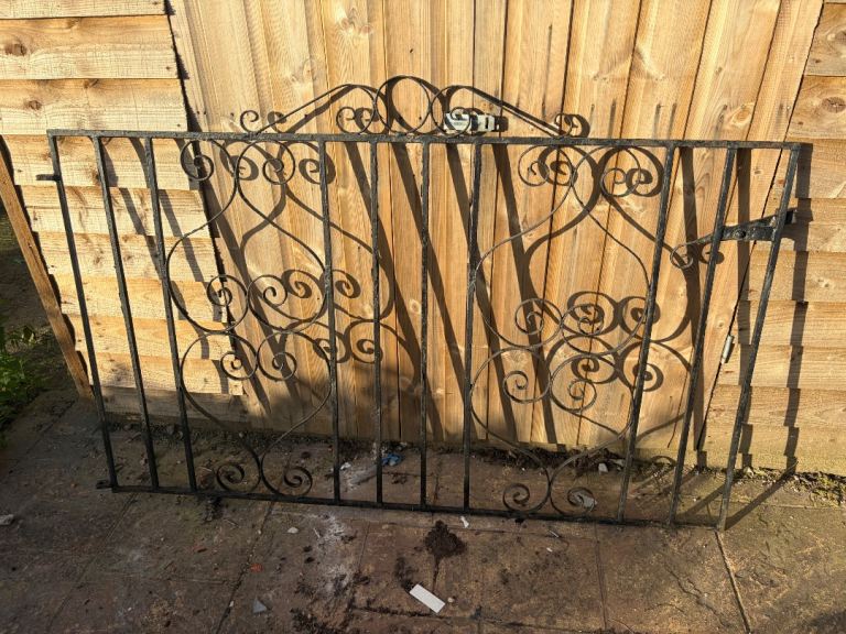 Metal gates
