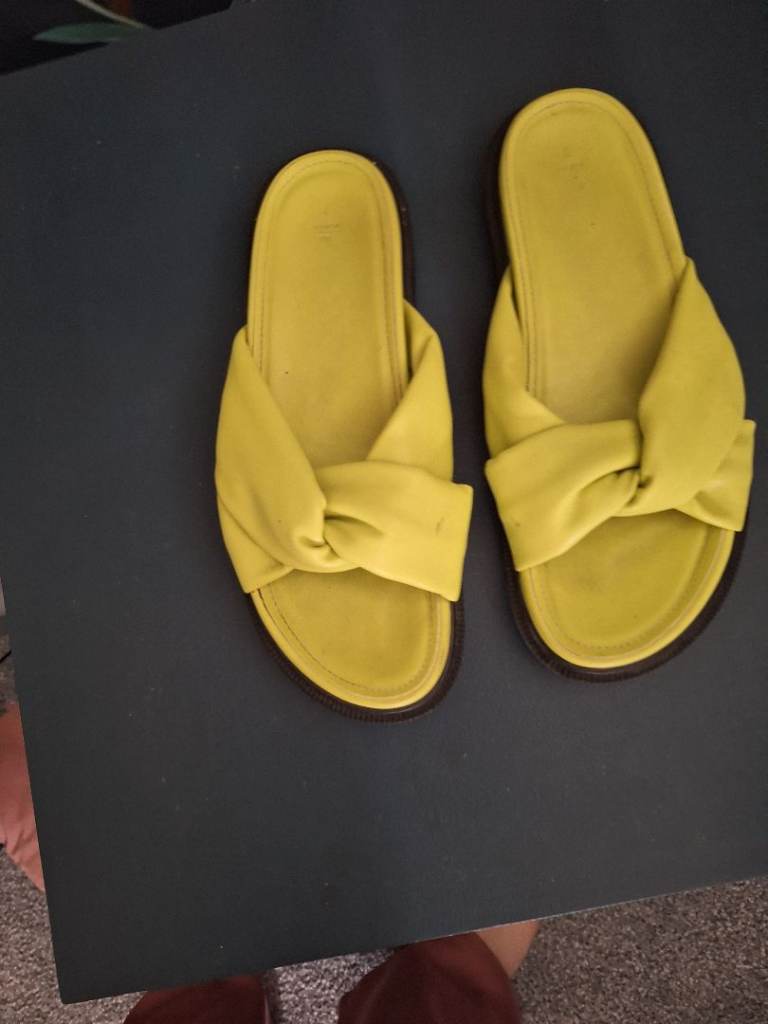 Ladies sandal