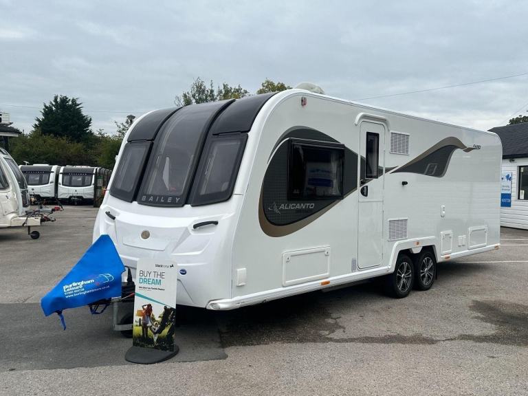 Bailey Alicanto Grande Faro Solar Panel / 40L Onboard Water Tank / Seperate Frid