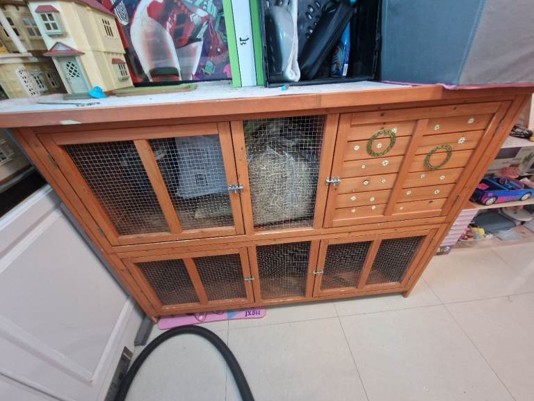 5ft rabbit hutch - please read discription 