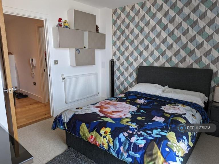 1 bedroom flat in Emily Street, London, E16 (1 bed) (#2711218)