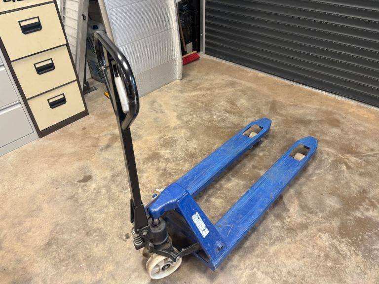 Hand pallet truck 