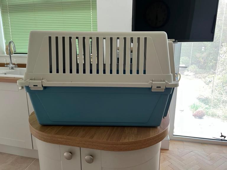 Pet carrier medium- large