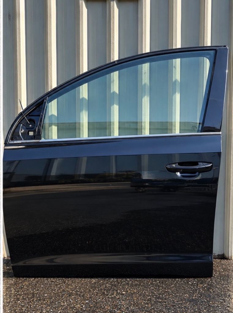 VW Golf Mk6 - 5K Left Front Door - 5 Door Hatchback 2008-2013 - Complete Door