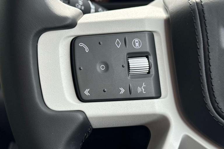 2025 Land Rover Defender 110 3.0 D250 MHEV X-Dynamic HSE Auto 4WD Euro 6 (s/s) 5dr SUV Automatic