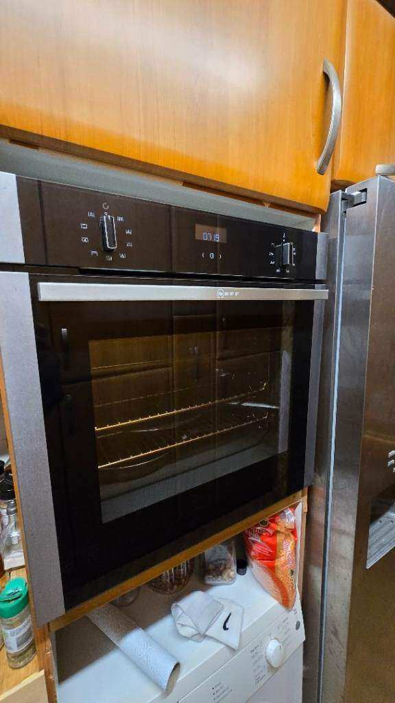 Used - Neff pyrolytic oven st steel 60 x 60 x 59cm £150