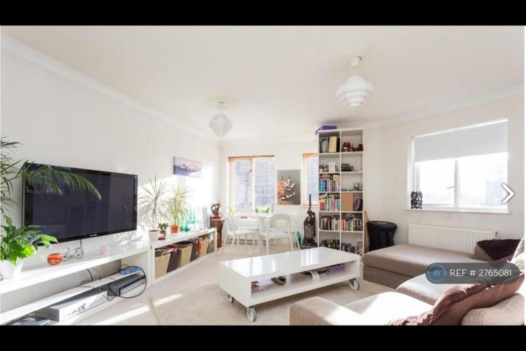 1 bedroom in Myddleton Avenue, London, N4 (#2765081)