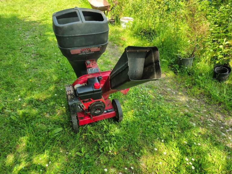 Petrol garden shredder