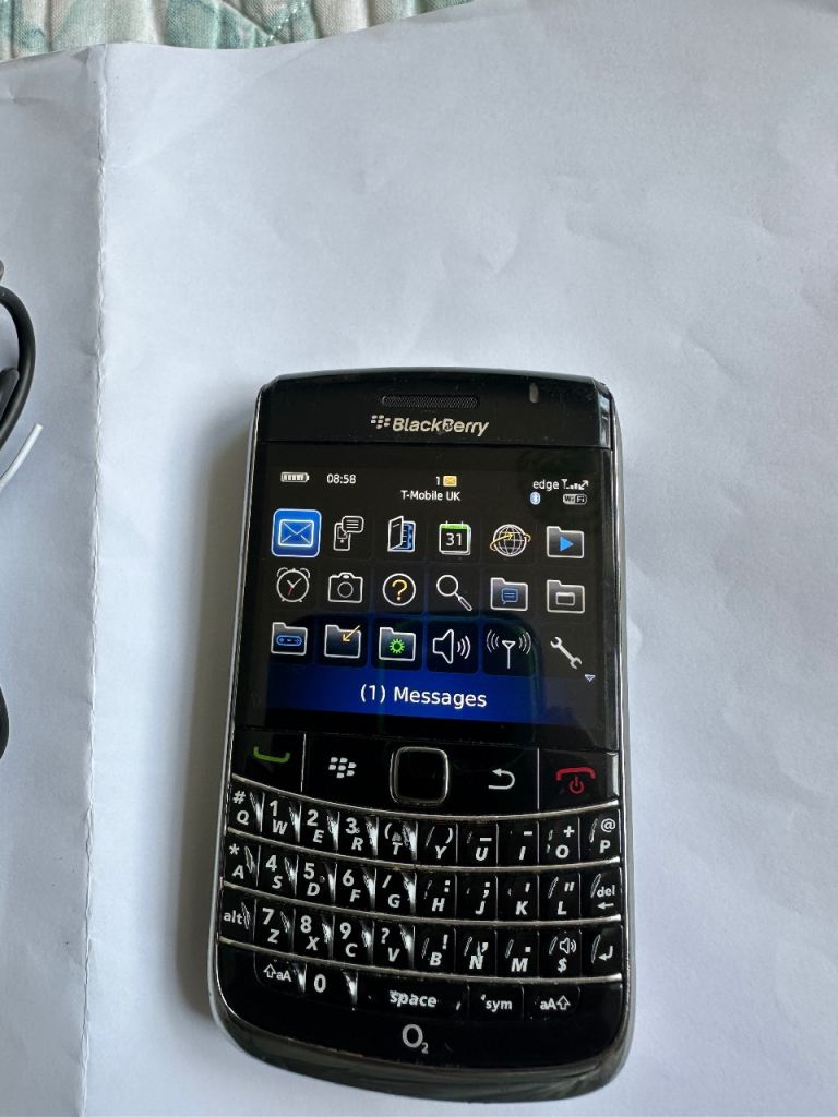 Black berry bold 9700 unlocked 
