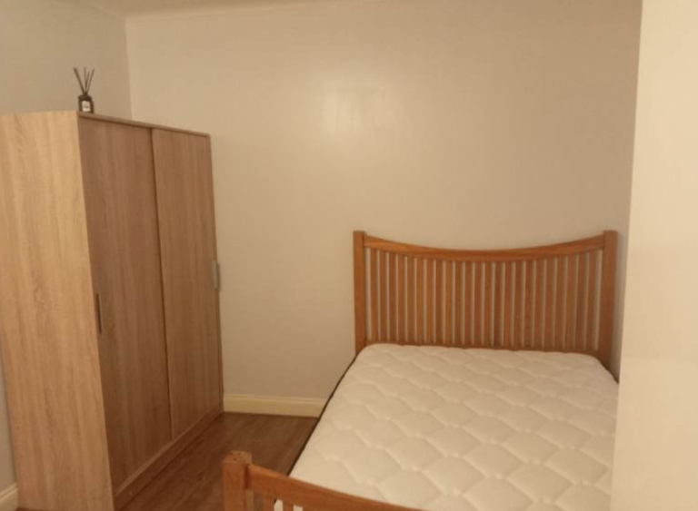Single Bedroom | Furnished | Shared Kitchen | Bills Included | Princes Park Lane, Heathrow - UB3
