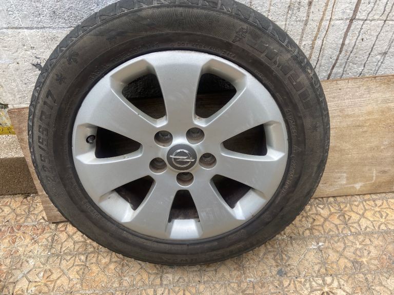 Alloy wheel and tyres 