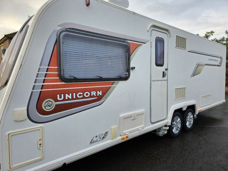 Bailey Unicorn Cartagena Twin Axle Transverse Island Bed stunning caravan
