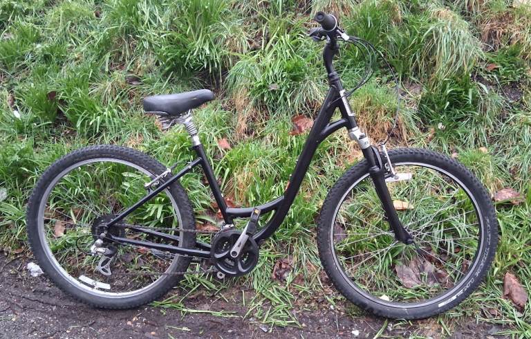 Specialized Globe hybrid aluminium frame townbike 