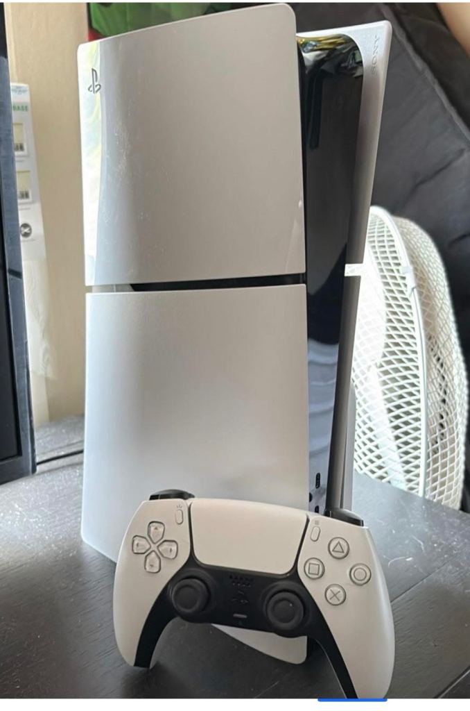 If anyone wants to buy a PS5 Slim Disc Edition 1TB with the new battlefield and FC25. 