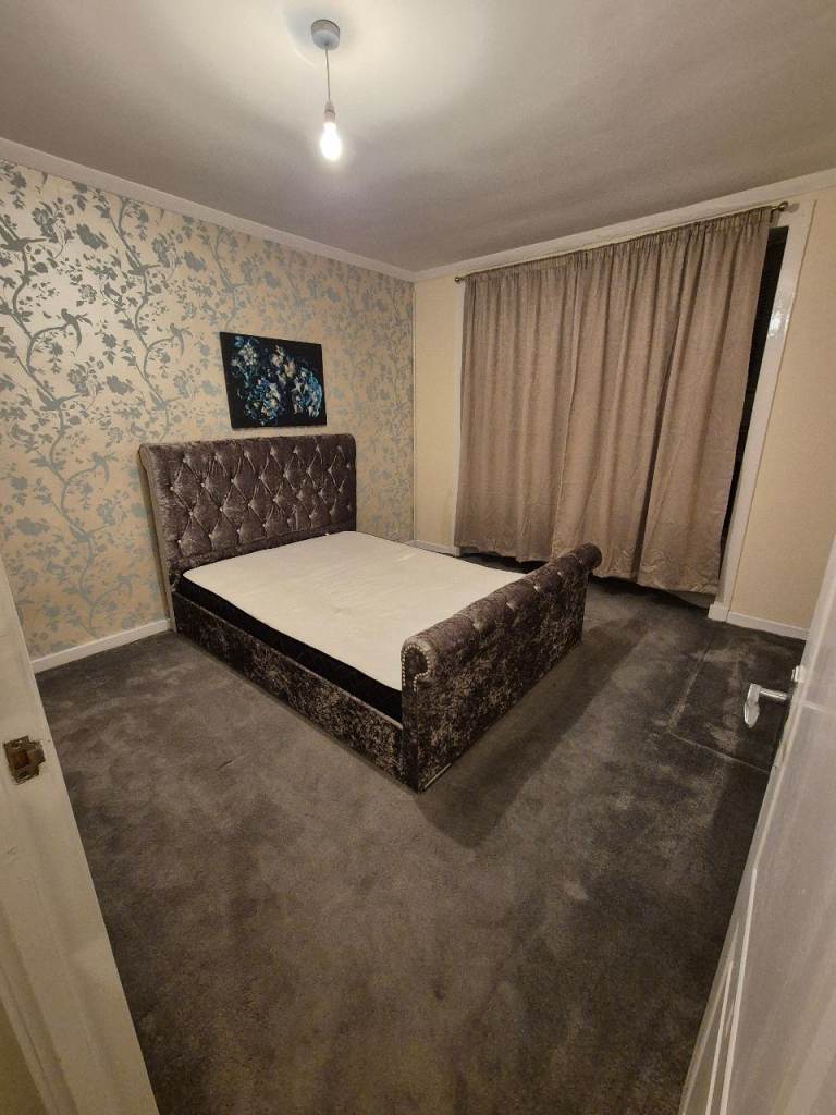 To let 3 bedroom cottage flat