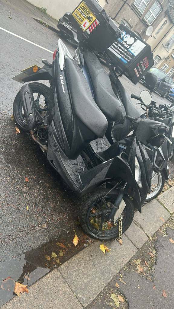  Delivery Scooters 125cc for Rent