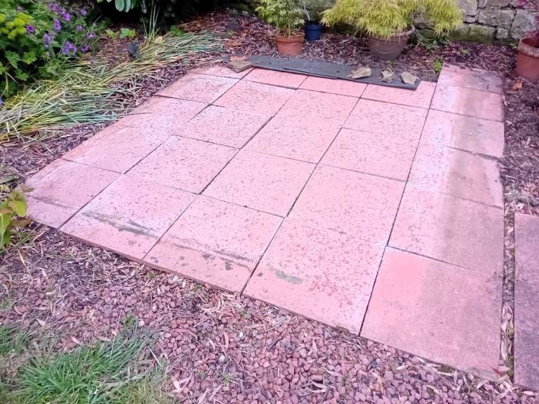 25 RED PAVING STONES 45 x 45 cm Square - Ideal shed base - Matches the traditional red gravel