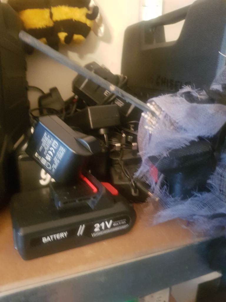 Power tools lots of and lots off batteries  job lot bulk buy cheap