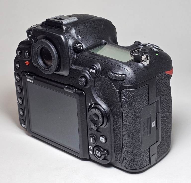 A brand new Nikon D500 body. 14 shutter actuations !