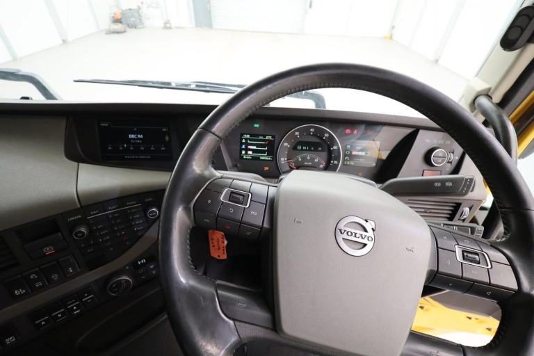 2019 (19 PLATE) Volvo FH460 6x2 Euro 6 Tractor Units