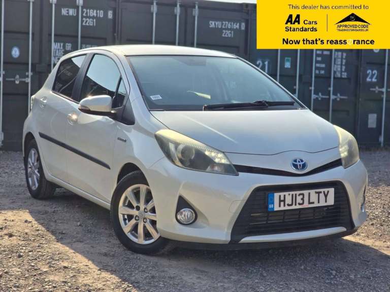 2013 Toyota Yaris 1.5 VVT-h T4 Hatchback 5dr Petrol Hybrid CVT Euro 5 (101 ps) Hatchback Hybrid A...