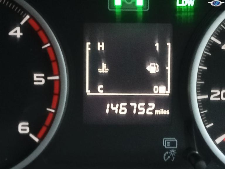 MITSUBISHI L200 2.4 DI-D DC Titan White Manual Diesel 2017