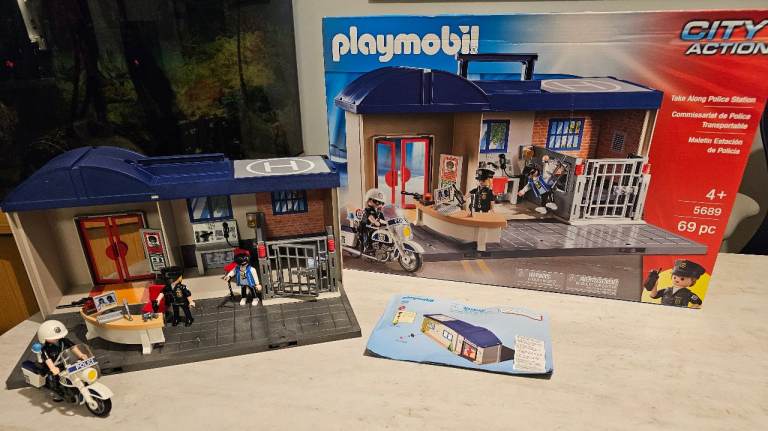 Playmobil City Action Take Along Police Station (Set 5689) – Boxed & Completeš