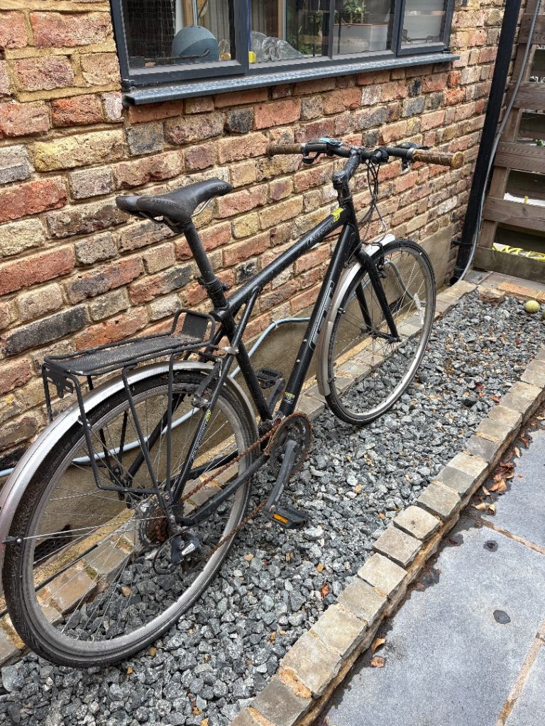 Black GT Transeo 500 hybrid bike