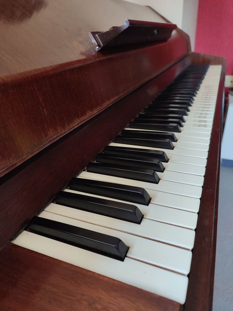 Eavestaff Piano "Minipiano" as used by H. M. Queen Ingrid of Denmark
