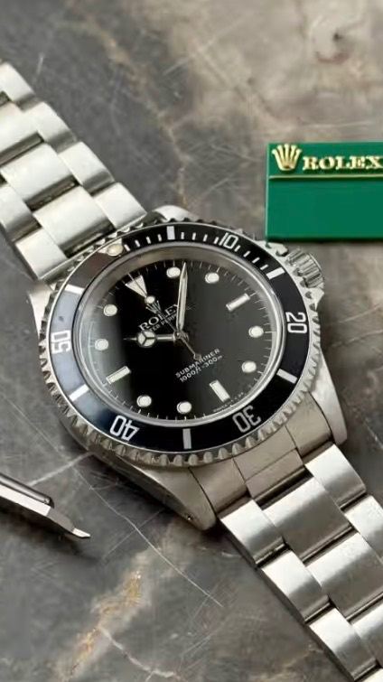 Rolex submariner ,   1995 original box an bill sale.
