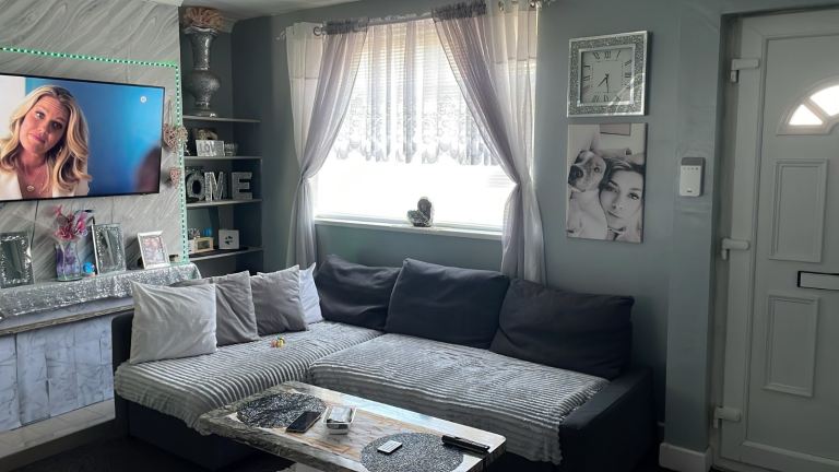 2 Bedroom Terraced House – To Let