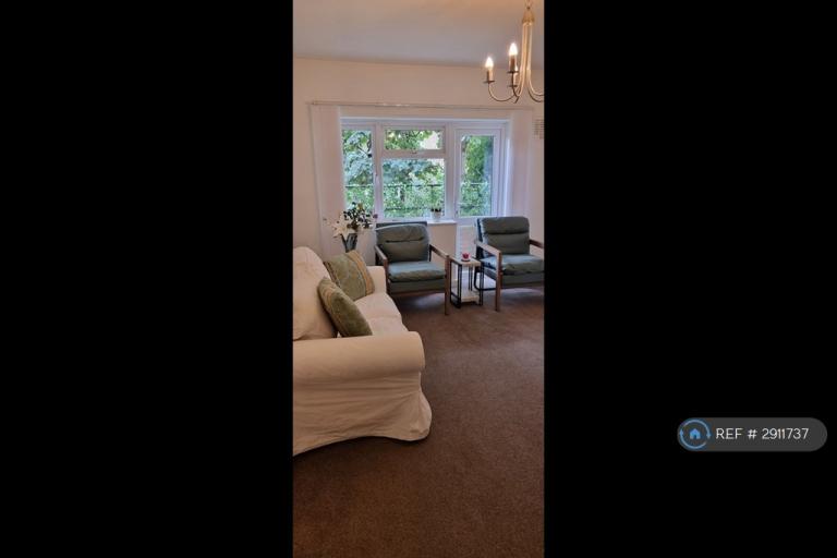 2 bedroom flat in Shepherds Bush Road, London, W6 (2 bed) (#2911737)